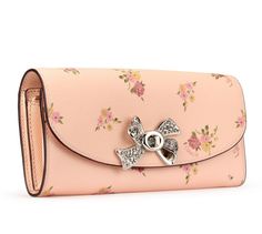 Coach Envelope Jeweled Bow Turnlock Wallet With Daisy Bundle Print. Color: Vintage Pink 12 Card Slots Full Lenght Bill Compartment 1 Zipped Dual Compartment One Outer Slip Pocket Turnlock Closure 7 3/4 Inch (L) 4 Inches (H) Msrp 295$ Or Wear It As A Clutch ! Bags Coach, Color Vintage, 2024 Vision, Vintage Pink, Coach Bags, Saddle Bags, Card Slots, Sunglasses Case, Zip Around Wallet