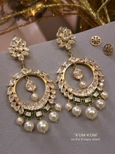 Jadau Jewellery Earrings, Light Jewellery Designs, Pearl Earrings Indian, Jadau Earrings, Pearl Earrings Designs, Jadau Jewellery, Kundan Jewellery Bridal, Indian Wedding Jewelry Sets, Kundan Jewellery Set