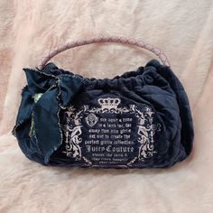 Juicy Couture Bag Purse Quilted Fairytale Daydreamer Juicy Couture Shoulder Bag Once Upon A Time Bag Large Gold Hardware Velour Exterior Notes/Flaws: This Style Of Bag Was Not Made With A Mirror. There Is Peeling Inside. The Bag Is Stuffed In Most Pictures. Juicy Couture Daydreamer, Juicy Couture Purse, Purse Vintage, Couture Bags, Juicy Couture Bags, Velvet Bag, Small Handbags, Navy Pink, Louis Vuitton Speedy Bag