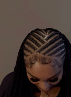 Protective Hairstyles Braids Back To School, Braids With Patterns, Knotless Braids Hairstyles With Design, Knotless With Braids At The Top, Feeding Braids With Knotless, Hair Ideas Protective Styles, Feed In Braids Hairstyles With Knotless, Knotless Braids With Feed Ins, Feedins In The Front And Knotless In The Back