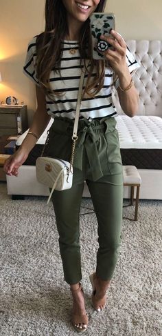 Army Green Pants, Mode Tips, Chique Outfits, Green Pants, Casual Work Outfits, Black Bean, Work Outfits Women