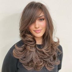 Long Flipped-Up Haircut Trendy Haircuts Medium, Hairdo For Long Hair, Long Wavy Hair, Long Straight Hair, Long Blonde Hair