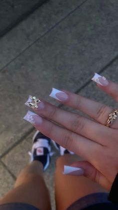 White Acrylics With Gems, Nail Charms Aesthetic, Nail Inspo Gold And White, Gold Nail Charms, Short Baddie Nail Ideas, Nails Gold Charms, Basic White Nails, Acrylic Nails Charms, Birthday Nail Ideas Acrylic