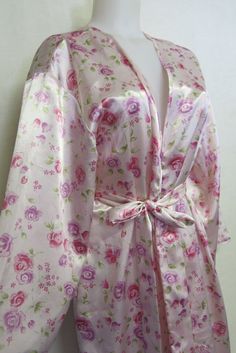 "Designer Floral Robe Kimono Style Heavenly and of so feminine! Wonderful high quality Oscar de la Renta robe from the 1990s Pink Label Heavy weight satin in a rose floral Sweeping full length Excellent condition. Small Bust 46\" 55\" length 20\" shoulder 15\" sleeve from underarm. Easy care polyester...washes like a dream Your boudoir will never be the same! https://www.etsy.com/shop/BelindasStyleShop" Clothes For Drawing, Rich Wife, Wedding Singer, Full Length Robe, Tap Pants, Kimono Floral, Mode Kimono, The Wedding Singer, Vintage Nightgown