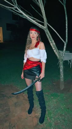 Pirates Outfit Ideas, Halloween Disfraz Mujer Ideas, Carnival Ideas Costumes, Ideas Disfraz Carnaval, Ideas Disfraz Mujer, Pirates Costume Female, Ideas Disfraces Carnaval, Fantasias Femininas Festa, Carnival Costumes Ideas