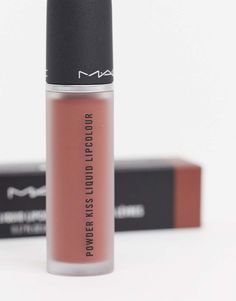 Lippenstift van MAC Essentieel voor de handtas Vloeibare lippenkleur Mousse-achtige textuur Matte afwerking Hydraterende, langhoudende formule Maakt de lippen glad en geeft een vervagend effect blijft tot 10 uur lang ziten Om hygiënische redenen kan dit product niet worden geretourneerd Mac Powder Kiss Lipstick, Dream Makeup, Kiss Lipstick, Mac Powder, Handbag Essentials, Liquid Lip Color, New Mac, Hourglass Shape, Lip Colour