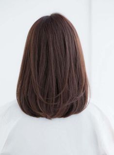 Don't miss out on the latest hairstyle trends - follow my Pinterest. Brunette Lob, Nails Shape, Straight Hair Cuts, Shot Hair Styles, Shoulder Length Hair Cuts, Ideas Nails, Haircuts For Fine Hair