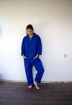 Vintage blue cotton workwear coveralls featuring front and back pockets, a two-way zipper down the front, and an elastic waistband at the back. They appear like new--never worn. aside from minor signs of wear, they are in very good vintage condition, clean, and ready to wear.  **Model is 5'7" and a size s **  Approximate size: one size fits most - please refer to the measurements M E A S U R E M E N T S- were taken with garments laying flat, please double where necessary. ------------------------♥-------- pit to pit: 23.5"-60cm   Waist: up to 21"-53cm  Inseam: 32.5"-83cm  Overall length: 63"-162cm ---------------------------------------------  All items are vintage pieces, previously loved They may show natural signs of wear & age. I do my best to list items as thoroughly as possible, any Blue Cotton Long Sleeve Denim Jumpsuit, Blue Cotton Denim Jumpsuit With Long Sleeves, Blue Long Sleeve Cotton Denim Jumpsuit, Retro Cotton Overalls With Relaxed Fit, Blue Denim Jumpsuit With Side Pockets, Retro Blue Denim Jumpsuit With Pockets, Vintage Blue Cotton Overalls, Blue Cotton Jumpsuits And Rompers With Relaxed Fit, Blue Cotton Jumpsuits And Rompers