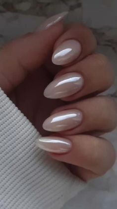 Nails Bridesmaid, Unghie Sfumate, Her Nails, Classy Acrylic Nails, Pearl Nails, Nails Wedding, Bride Nails, Nails Almond, Neutral Nails