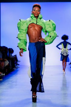 Chromat Ready To Wear Spring Summer 2020 New York - NOWFASHION Fashion Show Themes, Queer Fashion, Cyberpunk Fashion, Fashion Sketchbook, Weird Fashion, Futuristic Fashion, Live Fashion, Fashion Design Clothes, Mode Inspiration