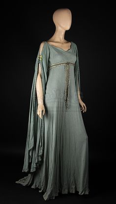 Keira Knightley - King Arthur (2004) (1708×3000) Gaun Abad Pertengahan, Fest Outfits, Long Blue Dress, Medieval Costume, Fantasy Gowns, Medieval Clothing, Medieval Dress, Keira Knightley