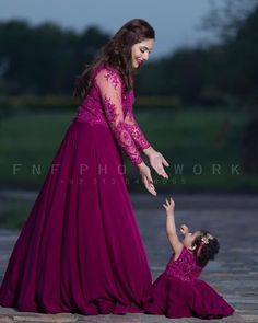 Mom N Daughter, Mommy Daughter Dresses, Mom Daughter Matching Dresses, Mom And Baby Dresses, Mother Daughter Dresses, Mom Daughter Outfits, Mommy Daughter Outfits, Daughter Fashion, Mother Daughter Fashion