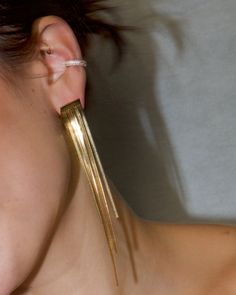 Get ready to make a splash with these 4.5" drop Waterfall Snake Chain Earrings, now available in 14K Gold plated Stainless Steel and Rhodium plated Stainless Steel. Gold Drop Linear Earrings For Party, Waterfall Earrings, Duster Earrings, Sweets Gift, Dusters, Top Pants Set, Strapless Tops, Chain Earrings, Vintage Sweaters