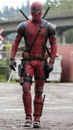 #Deadpool #Fan #Pic. (Ryan Reynolds as Deadpool) By: Marvel. ÅWESOMENESS!!!™ ÅÅÅ+ Deadpool Outfit, Deadpool Images, Deadpool Y Spiderman, Deadpool 2016, Ryan Reynolds Deadpool, Deadpool Costume, Film Marvel, Deadpool Cosplay, Deadpool Movie