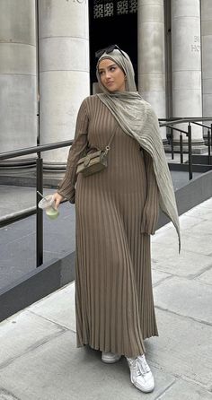 Maryam Wardaa, Hijabi Classy Outfit, Muslim Hijab Styles, Hijabi Fall Outfits, Plus Size Hijabi Outfits, Winter Hijabi Outfits, Fall Hijab Outfits, Hijabi Winter Outfits, Modest Muslim Fashion