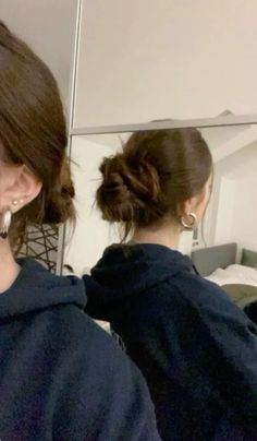 Low Messy Bun Brown Hair, Easy Hairstyles Brunette, Brunette Silver Jewelry, Low Messy Bun Aesthetic, Dream Hair Brunette, Outfit For Brunettes, Brunette Hair Inspo 2024, Cute Hairstyles Brown Hair, Low Bun Outfit