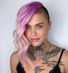 Best Undercut Hairstyles, Half Shaved Head, Undercut Long Hair, Half Shaved Hair, Shaved Side Hairstyles, Half Shaved, Shaved Undercut, Hair To One Side, Undercut Pompadour