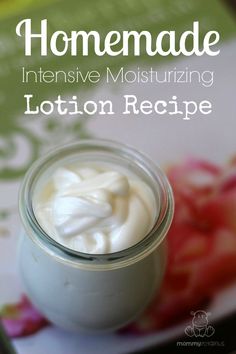 If you've ever thought making lotion at home sounds way too complicated, you'll want to watch this video tutorial! Only four ingredients and it's SO EASY. #lotionrecipe #homemadelotion Diy Lotion Recipe, Homemade Lotion Recipe, Diy Lush, Goats Milk Lotion, Diy Lotion, Diy Kosmetik, Homemade Lotion, Diy Body Care