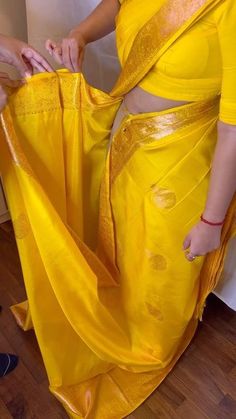 Saree Drape, Blouses Designs, Saree Draping Styles, New Saree Designs, Saree Draping, New Saree Blouse Designs, Cotton Saree Designs