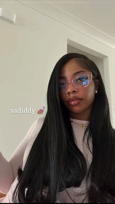 Cute Hair Black Women, Winter Hair Styles Black Women, Straight Black Hair Black Women, Lorvae Dearra Glasses, College Hairstyles Black Women, Dearra Taylor Hairstyles, Side Part Black Women, Black Baddies Aesthetic, Make Up Black Women