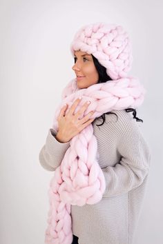 This beautiful super chunky vegan hat and scarf are going to be your best friends. Their warmth and softness will keep you company on the chilliest of days. Made from 100% Acrylic yarn, vegan, super soft and gentle to touch Colors shown in picture: Pink Care: hand wash in cold water, lay flat to dry Black Lace Wedding, Bridesmaid Shawl, Hat And Scarf Set, Scarf And Hat, Yarn Hats, Chunky Knit Hat, Knitting Hat, Chunky Knitting, Scarf Yarn