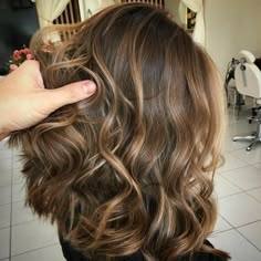 Beautiful caramel hair Dark Blonde Balayage, Beautiful Haircuts, Caramel Hair, Hair Done, Short Hair Balayage, Penteado Cabelo Curto, Brown Blonde Hair, Hair Color Trends, Blonde Balayage