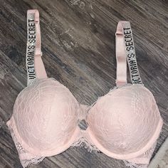 Never Worn. Amazing Condition. Super Cute! Size Is A 32c. Vs Bombshell Bra, Victoria Secret Bh, Victoria Secret Bombshell Bra, Viktoria Secret, Victoria Secret Set, Victory Secret, Victorias Secret Set, Vs Pink Bras, Pink Lace Bra