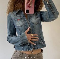 Denim Jacket Fits Aesthetic, Denim Biker Jacket Outfit, Jean Jacket Outfits 2023, Y2k Denim Jacket, Denim Biker Jacket, Rainy Day Outfits, Outfits 2000s, Jean Jacket Outfits, Fitted Denim Jacket