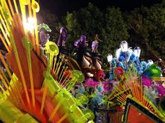 there are many colorful items on display at the carnival