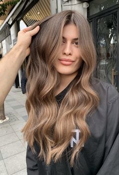 Hair Color Inspo 2023, Iced Caramel Latte Hair Color, Light Brown Hair Cool Tone, Blonde And Brown Hair Color, Beige Brown Hair, Hair Dark Blonde, Blonde And Brown Hair