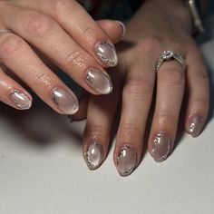 Cat Eye Nails With Chrome, Cat Eye Silver Nails, Short Simple Almond Nails, Cateye French Tip, Chrome Tipped Nails, Korean Cat Eye Nails, Cat Eye Design Nails, Natural Gel Nails Ideas