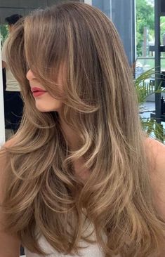 Butterfly Hairstyle, Butterfly Haircut, Honey Brown Hair, Hair Inspiration Long, Blowout Hair, Haircuts Straight Hair, Long Hair With Bangs, Hair Shades, Haircuts For Long Hair