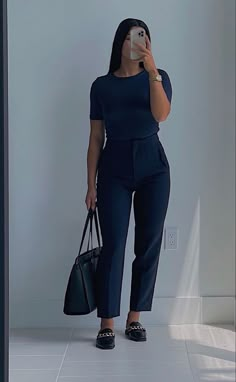 Black On Black Business Casual, Office Job Outfits Casual, Smart Work Outfit, Future Dietitian, Elegant Classy Dresses, Secretary Outfits, Outfit Everyday, Be My Last, Looks Pinterest