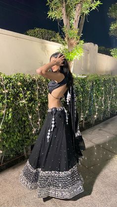 Chaniya Choli Designs Navratri, Navratri Ideas, Chaniya Choli Designs, Garba Dress, Desi Dress, Navratri Dress, L Quotes, Black Lehenga