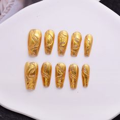 Trendy Gold Gyaru Press on Nails, Hot Girl Fake Nails With Design, Luxury Medium Coffin Acrylic Nails With Design, Coffin Acrylics, Medium Coffin, Nails Gold, Design Luxury, Fake Nails, Press On Nails, Nails