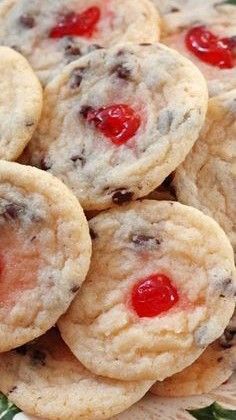 Amaretto Recipes, Amaretto Recipe, Cherry Amaretto, Cherry Cookies, Boozy Desserts, Chef Food, Cherry Recipes, Lemon Cookies, Maraschino Cherry