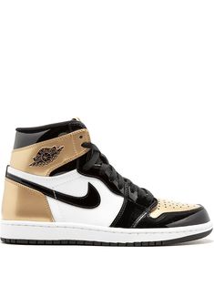 Supplied by a premier sneaker marketplace dealing with unworn, already sold out, in demand rarities. Each product is rigorously inspected by experienced experts guaranteeing authenticity. Released in 2019 for the NBA All-Star Weekend, the Air Jordan 1 Retro High "Gold Toe" sneakers from Jordan are a legendary remake of the classic. Finished with a summit gold toe cap and ankle panel, this high-top pair is not only a signature, but it's a highly-sought-after silhouette. Featuring a round toe, a f Tenis Nike Jordan, Fye Shoes, Air Jordan 1s, Jordan Shoes Girls, Teen Clothes, All Nike Shoes, Nike Gold, Air Jordan Sneakers, Air Jordan 1 Retro High Og