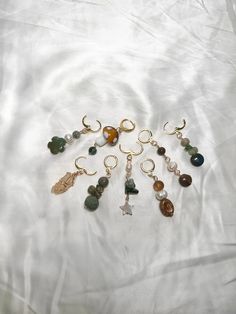 4 or 8 Mushroom Hippie Hair Charms: Set with the intention of unity and communication. Clips open and shut to make applying easy!  Crystals: Clear Quartz, Agate, Jasper, Tigers Eye, Citrine, Pearls, and Czech Beads. 🫧Every order comes with a goodie bag full of an assortment of hippie items!🫧 Mushroom Hippie Hair Charms are made using Sterling Silver Wire/Gold Plated Wire each piece is made with ethnically sourced crystals<3 Each are handmade and not alike. They have the same color scheme and m Hippie Hair Accessories, Crystal Hair Jewelry, Mushroom Hair, Hair Charms, Jewelry Hippie, Hippie Aesthetic, Charms Earrings, Car Charms Mirror, Earrings Ideas