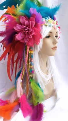 Carnaval Diy, Bubblegum Goth, Rave Cosplay, Queen Royal, Diy Carnival, Festival Headpiece, Color Splash Photography, Headpiece Diy, Feather Headpiece