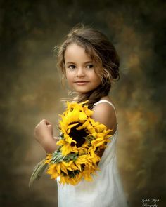 Preschool Photo Ideas, Sunflower Field Photography, Sunflower Field Pictures, Toddler Photoshoot, Sunflower Photography, Fine Art Portrait Photography, Sunflower Photo, Sunflower Pictures, Photographer Pictures