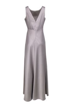 Be a stunner at your next formal event in this Sachin & Babi grey satin sleeveless dress. This stunning gown features a sleek grey maxi design, perfect for any formal occasion. Add some sparkle with statement silver earrings and complete the look with strappy sandal heels. Get ready for a night of elegance and glamour. Size 8 100% Polyester Fully lined Invisible zipper back Sleeveless Low back Bust 38" Waist 30" Shoulder to hem 62.5" Formal Satin Finish Floor-length Maxi Dress, Formal Satin Finish Maxi Dress, Sleek Satin Maxi Dress For Formal Occasion, Sleek Sleeveless Dresses For Prom Season, Sleek Sleeveless Dresses For Prom, Sleek Sleeveless Prom Dress, Elegant Full-length Satin Dress For Gala, Elegant Full Length Satin Dress For Gala, Elegant Sleeveless Satin Maxi Dress