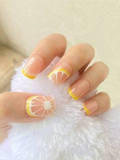 Mail Designs For Summer, Limon Nail Art, Pineapple Nails Design Summer, Lemon Slice Nail Art, Short Bee Nails, Tropical Fruit Nails, Nails Limon, Honey Comb Nails Design, Citrus Nail Designs