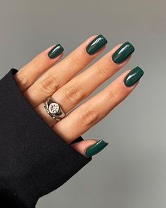 Short Nail Paint Ideas, Innovative Painting, Dark Green Nails, Fall Gel Nails, Green Nail Polish, Green Nail, Cute Gel Nails