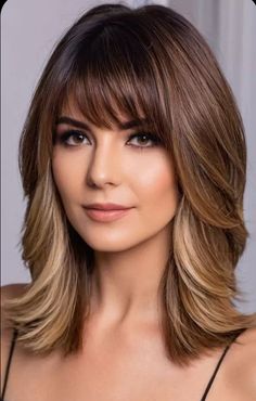 Textured Haircuts, Best Hairstyles For Women, Textured Haircut, Bangs With Medium Hair, The Best Hairstyles, Penteado Cabelo Curto, Hair Color And Cut