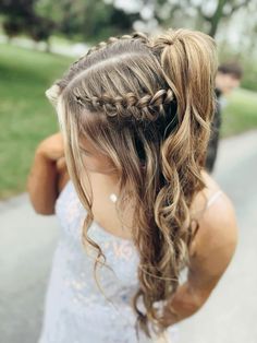 Cute Hairstyles For Junior Bridesmaids, Braid Hoco Hairstyle, Hoco Hairstyles Down Medium Hair, Junior Bridesmaid Hairstyles Braid, Freshman Hoco Hairstyles, Hoco Hair And Makeup Ideas, Hair Styles For Hoco Down, Braided Hairstyles For Teens White, Hoco Hair Styles Medium Length