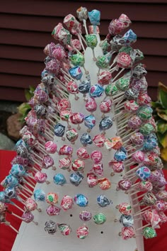 there are many lollipops in the shape of a christmas tree