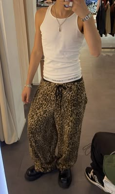 Leopard Print Outfit, Leopard Print Outfits, Leopard Outfits, Pants Outfit Men, Leopard Print Pants, Fits Clothes, Mens Outfit Inspiration, Print Pants, Streetwear Men Outfits