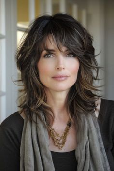 Layer Haircut With Side Bangs, Messy Layered Haircuts For Medium Hair, Medium Length Haircut With Layers Wolfcut, Messy Layered Hair, Layered Hair With Side Bangs, Medium Hair Styles For Women