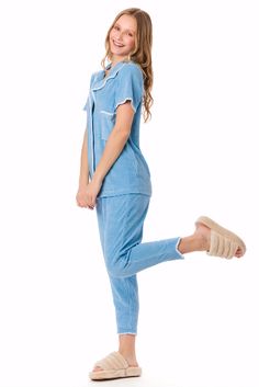 These women's terry cotton 3-piece pajama set outfits are designed for comfort and have a great look. An elastic waistband gives you flexibility to feel and move more comfortably. Shorts and pants have two side pockets. The Luxcurius super-soft pajama set comes with a top jacket. Great use for pajama day at school, pajama party, pajama day. A blue, green,hardal,ginger, pink, neavy blue, and sand-colored cotton pajama set is a lovely gift for your loved ones, or you can just pamper yourself.