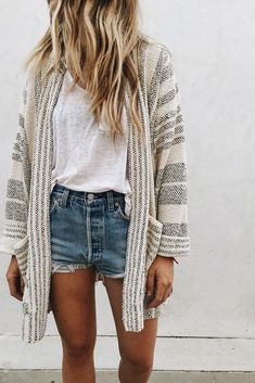 Early Spring Style Cardigan Jeans, Chique Outfit, Outfit Trends, Mode Vintage, Looks Style, Mode Inspiration, Street Styles, Outfits Casuales, Look Fashion